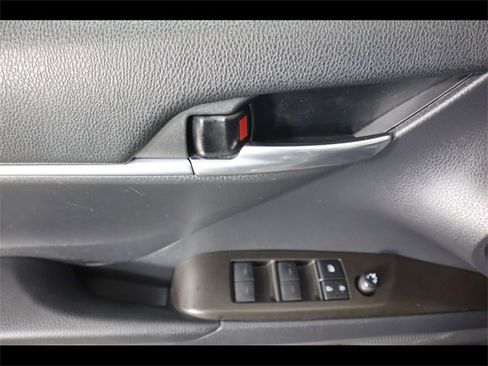 Used 2021 Toyota Camry SE image 21
