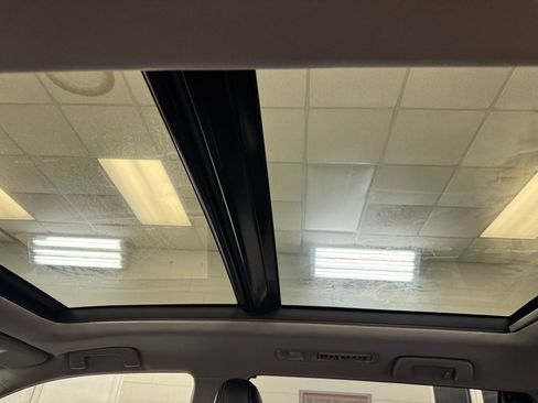 Used 2019 Toyota Highlander Limited Platinum image 17