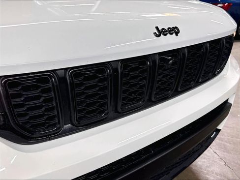 Used 2023 Jeep Grand Cherokee L Limited w/ Luxury Tech Group II AWD/4WD image 31