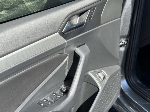 Used 2021 Volkswagen Jetta SE w/ SE Cold Weather Package image 18