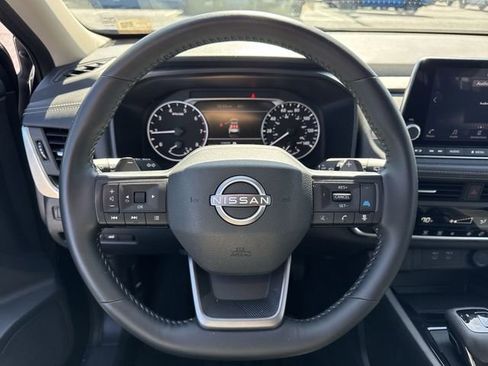 Used 2025 Nissan Rogue SV FWD image 16
