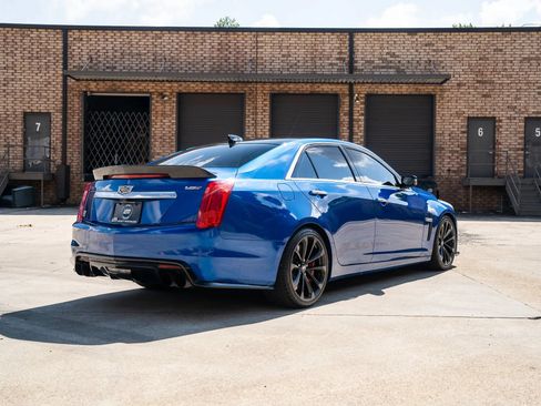 Used 2018 Cadillac CTS V w/ Luxury Package RWD image 10