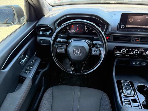 Used 2023 Honda Pilot Sport image 14