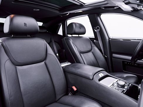 Used 2015 Rolls-Royce Ghost RWD image 56