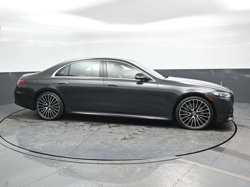 Used 2022 Mercedes-Benz S 580 4MATIC Sedan image 3
