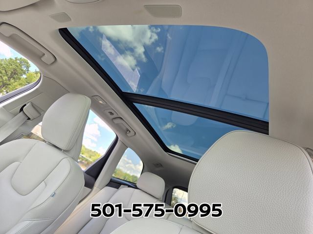 Used 2023 Volvo XC60 B5 Plus AWD/4WD image 2
