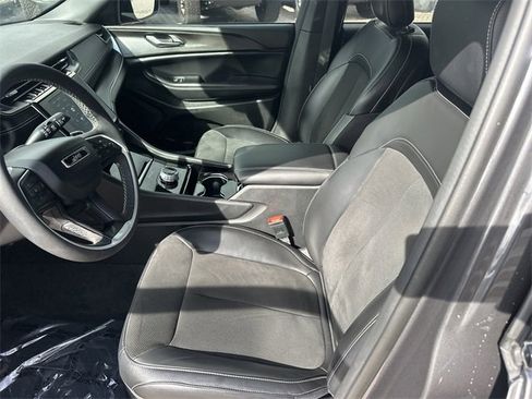 Used 2023 Jeep Grand Cherokee Altitude image 36