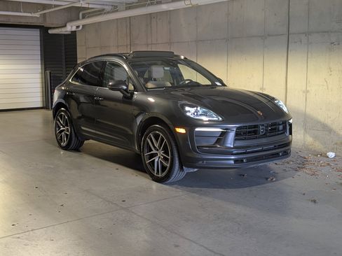 Used 2025 Porsche Macan image 15