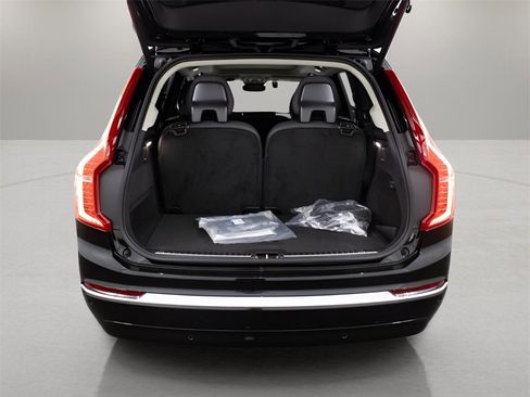Certified 2025 Volvo XC90 T8 Plus image 11