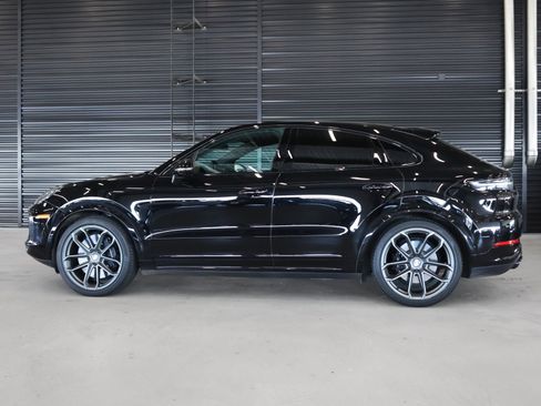 Used 2023 Porsche Cayenne Turbo AWD/4WD image 2