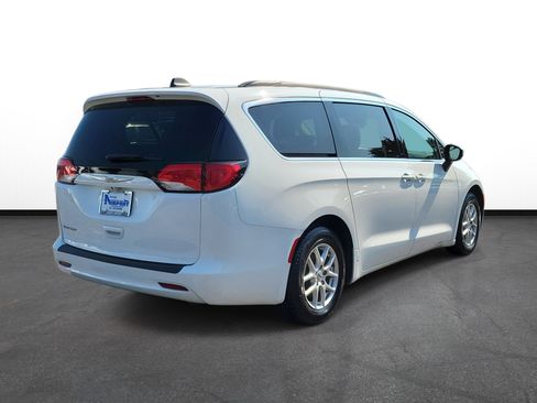 Used 2021 Chrysler Voyager Lxi FWD image 4