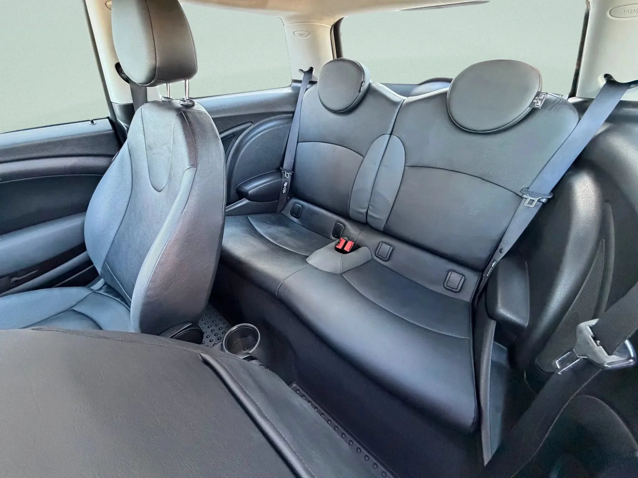Used 2010 MINI Cooper Hardtop FWD image 19