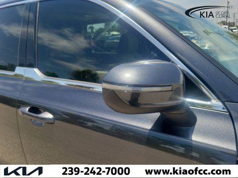 Certified 2022 Kia Telluride EX w/ EX Premium Package FWD image 8