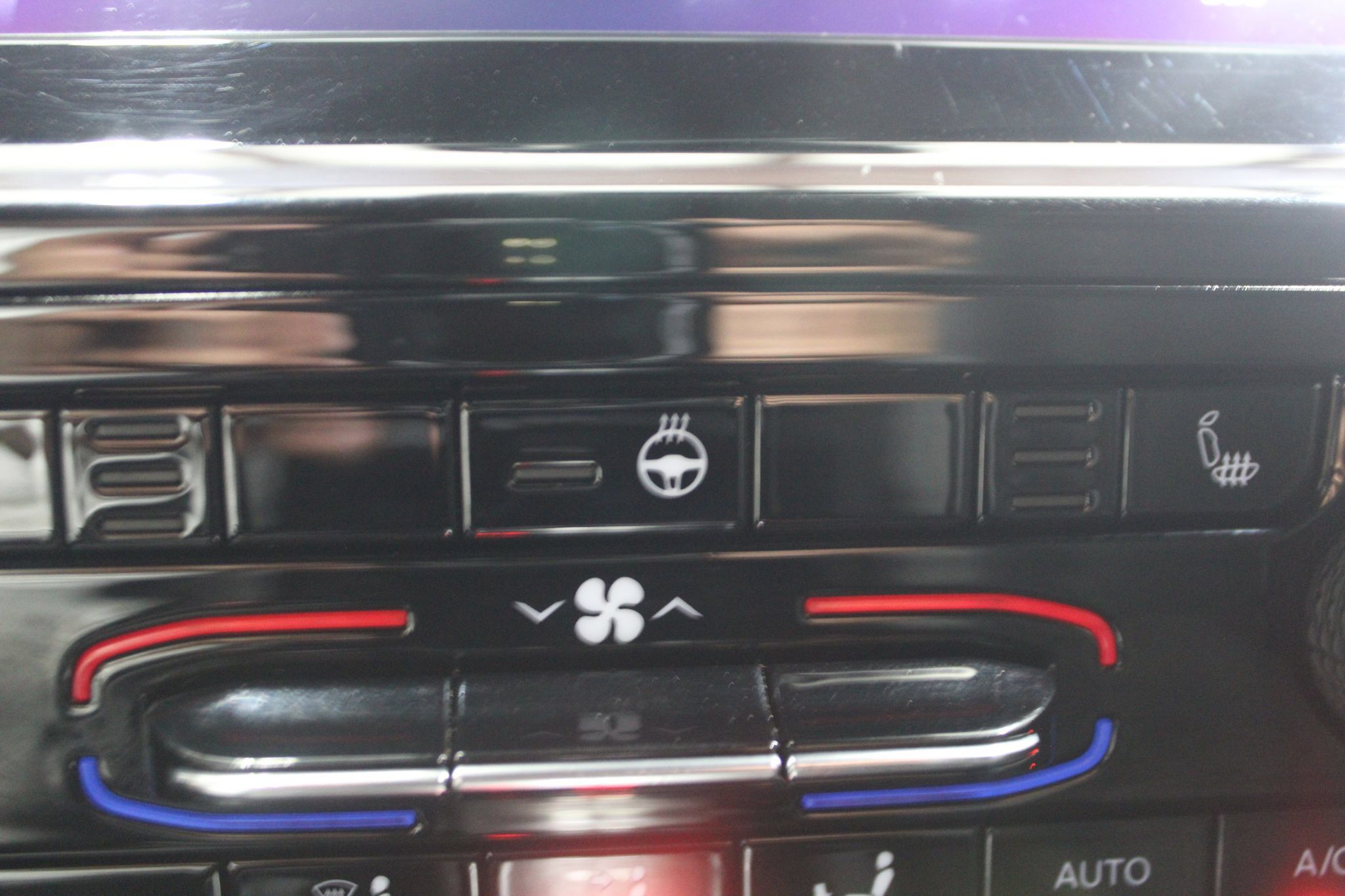 Used 2023 Jeep Grand Cherokee Altitude AWD/4WD image 34