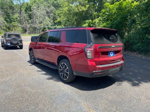 Used 2023 Chevrolet Suburban RST w/ Luxury Package AWD/4WD image 3