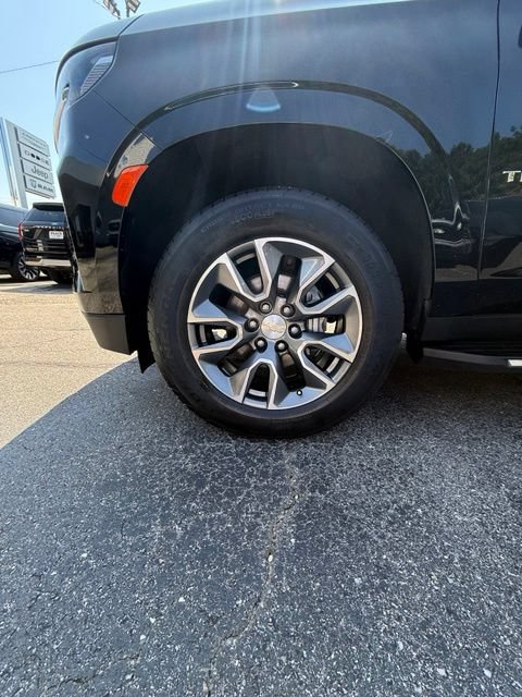 Used 2024 Chevrolet Tahoe LT w/ Luxury Package RWD image 5