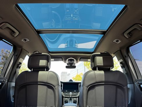 Certified 2024 Porsche Macan AWD/4WD image 41
