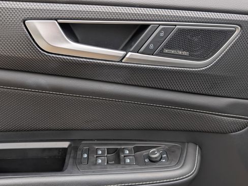 Used 2024 Volkswagen Atlas Cross Sport SEL Premium R-Line image 16