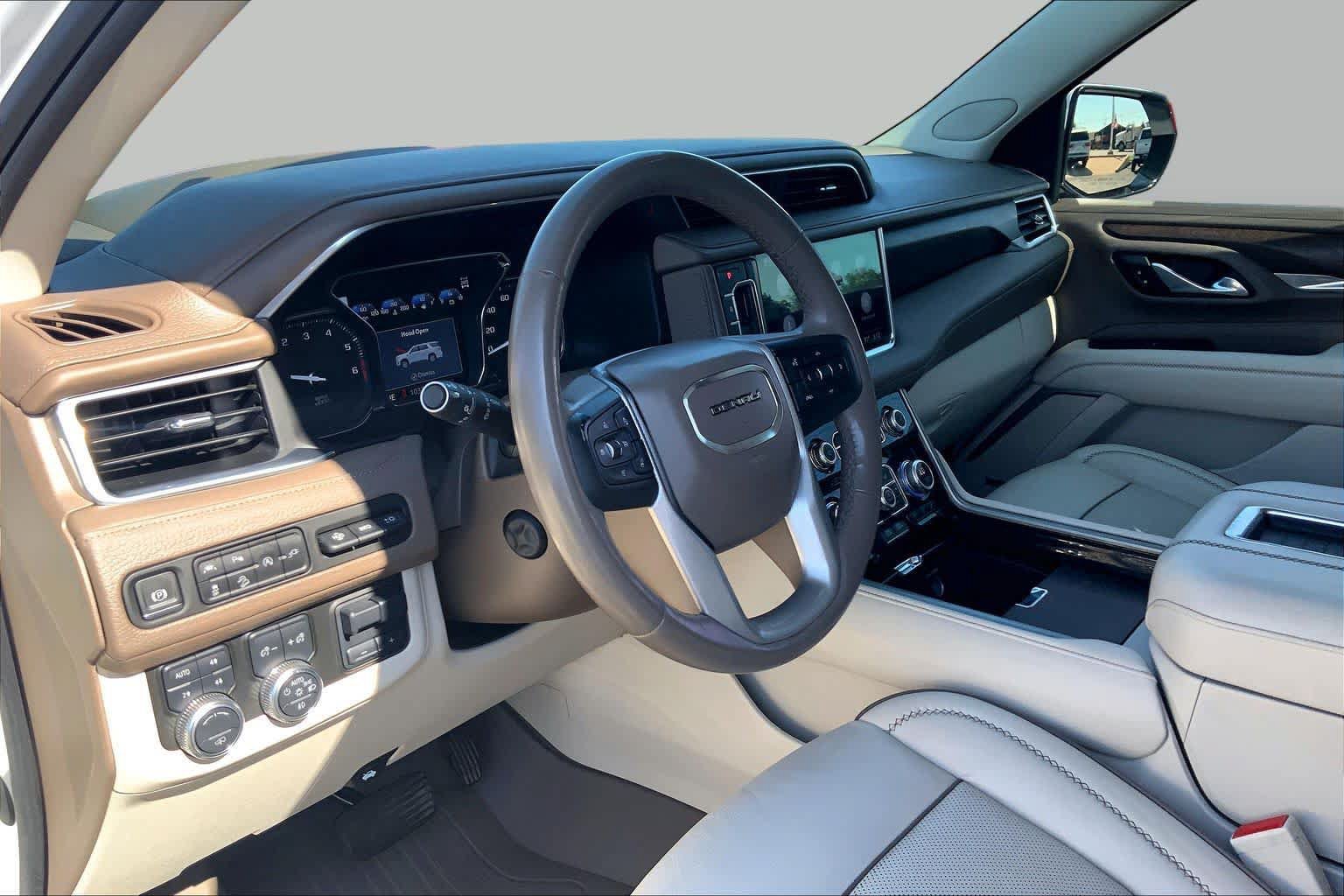 Used 2021 GMC Yukon Denali w/ Denali Ultimate Package AWD/4WD image 18