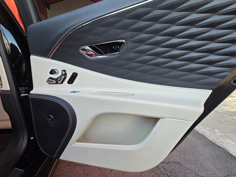Used 2020 Bentley Flying Spur W12 image 39