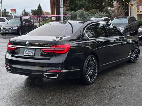Used 2018 BMW 740i image 10