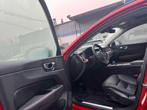 Certified 2023 Volvo XC60 B5 Plus w/ Climate Package image 19