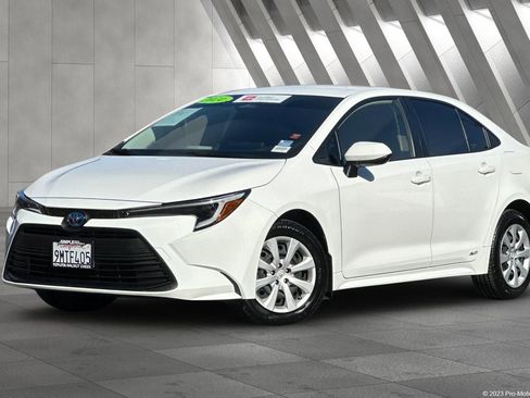 Certified 2024 Toyota Corolla LE image 1