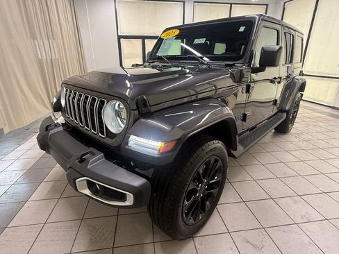 Used 2025 Jeep Wrangler Sahara image 10