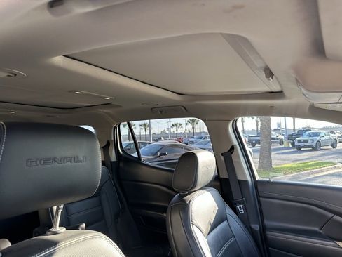 Used 2019 GMC Acadia Denali image 25