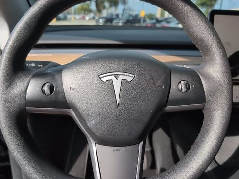 Used 2023 Tesla Model Y Long Range AWD/4WD image 11