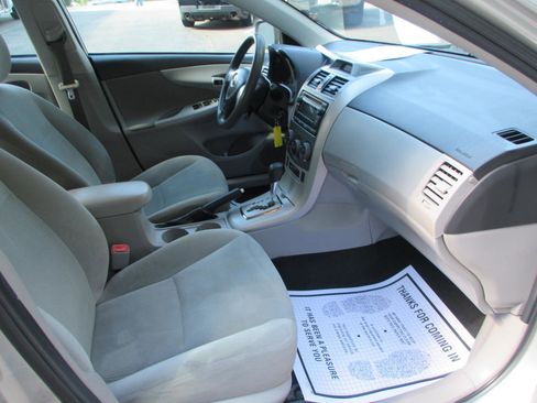 Used 2012 Toyota Corolla LE w/ Premium Pkg FWD image 19