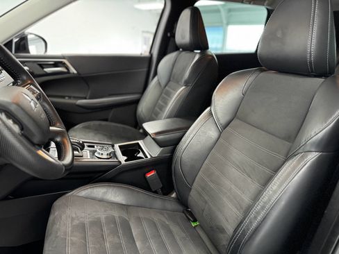 Used 2023 Mitsubishi Outlander SE image 14