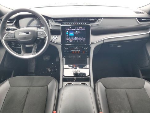 Used 2025 Jeep Grand Cherokee Altitude image 6