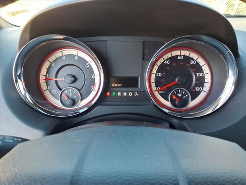 Used 2018 Dodge Grand Caravan SE image 18