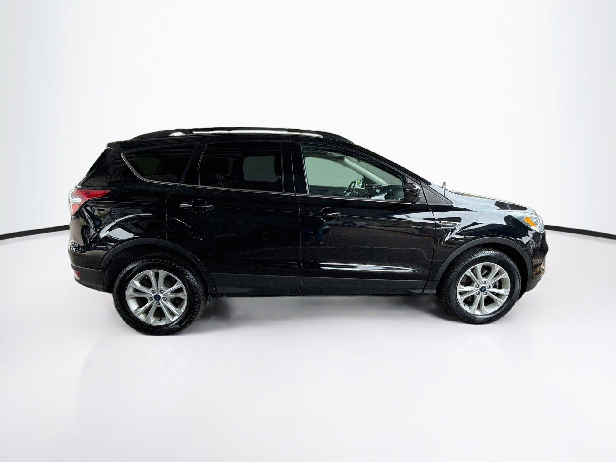 Used 2017 Ford Escape SE w/ SE Leather Comfort Package AWD/4WD image 10