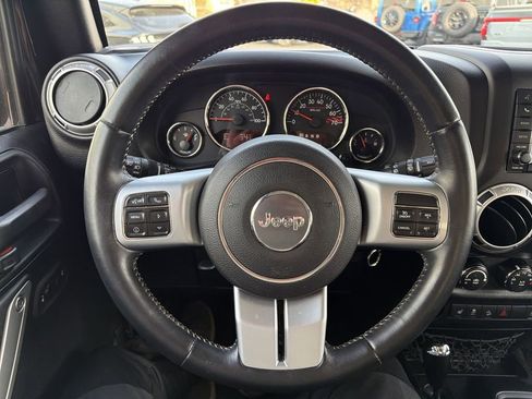 Used 2017 Jeep Wrangler Unlimited Rubicon image 11