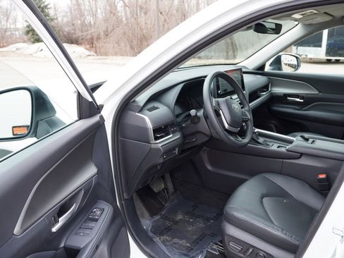 Used 2025 Toyota Grand Highlander XLE image 14