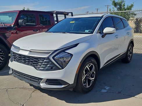 Used 2023 Kia Sportage LX FWD image 1