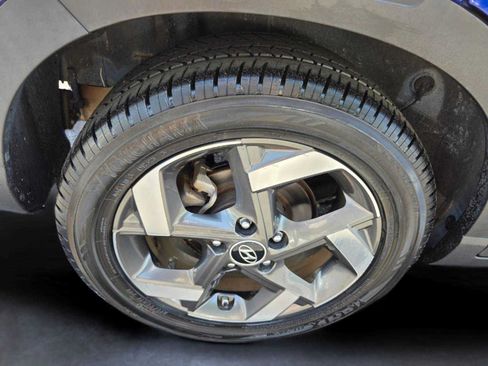 Used 2021 Hyundai Venue SEL FWD image 16
