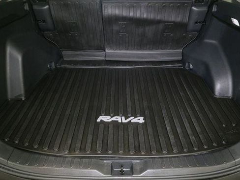 Used 2022 Toyota RAV4 LE image 13