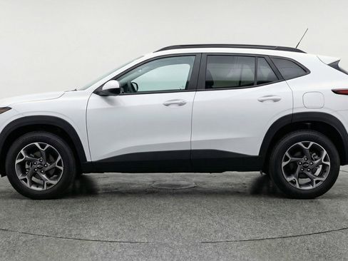 Used 2025 Chevrolet Trax LT image 5