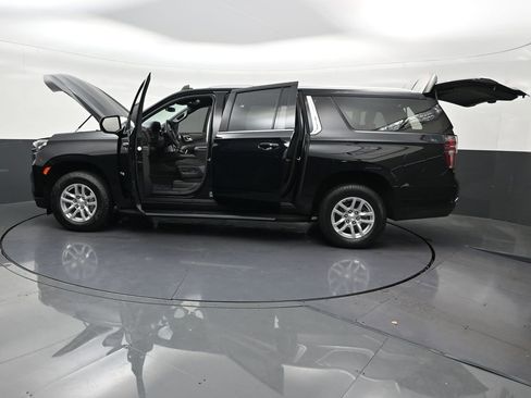 Used 2023 Chevrolet Suburban LS RWD image 34