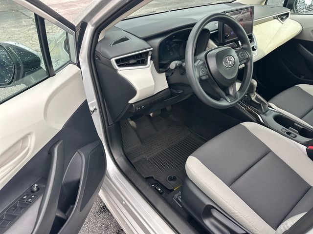 Used 2026 Toyota Corolla LE FWD image 11