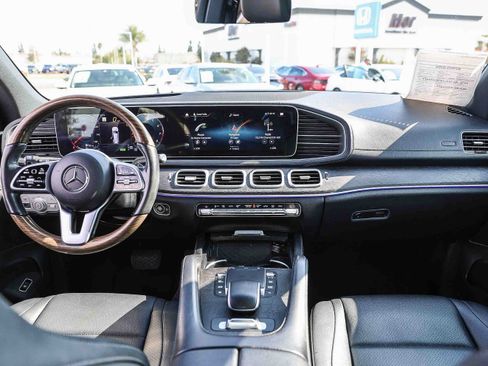 Used 2021 Mercedes-Benz GLS 450 4MATIC image 2