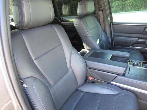 Used 2023 Toyota Tundra Platinum AWD/4WD image 9