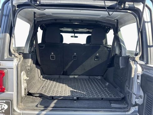 Used 2018 Jeep Wrangler Unlimited Rubicon w/ LED Lighting Group image 32