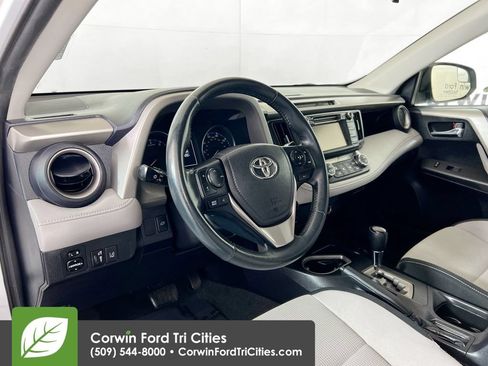 Used 2017 Toyota RAV4 XLE FWD image 3