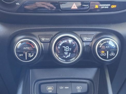 Certified 2025 Hyundai Venue SEL image 17