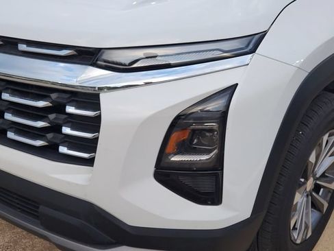 Used 2026 Chevrolet Equinox LT FWD image 8