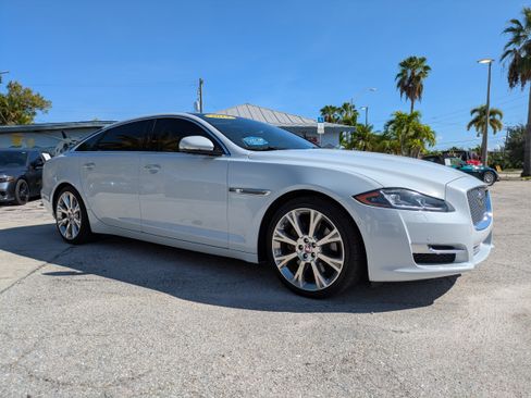 Used 2017 Jaguar XJ L Portfolio RWD image 2